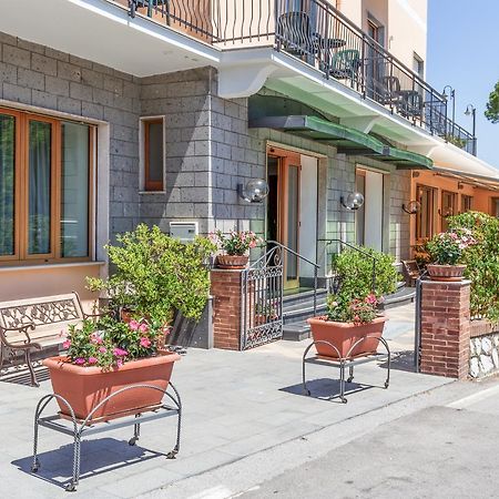 Hotel La Pergoletta サンタガータ・スイ・ドゥエ・ゴルフィ エクステリア 写真