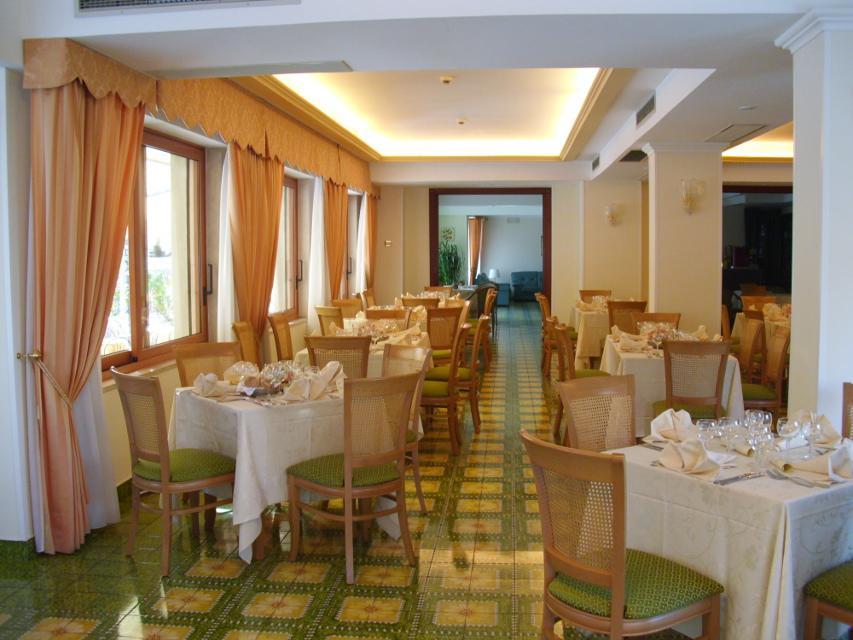 Hotel La Pergoletta サンタガータ・スイ・ドゥエ・ゴルフィ エクステリア 写真