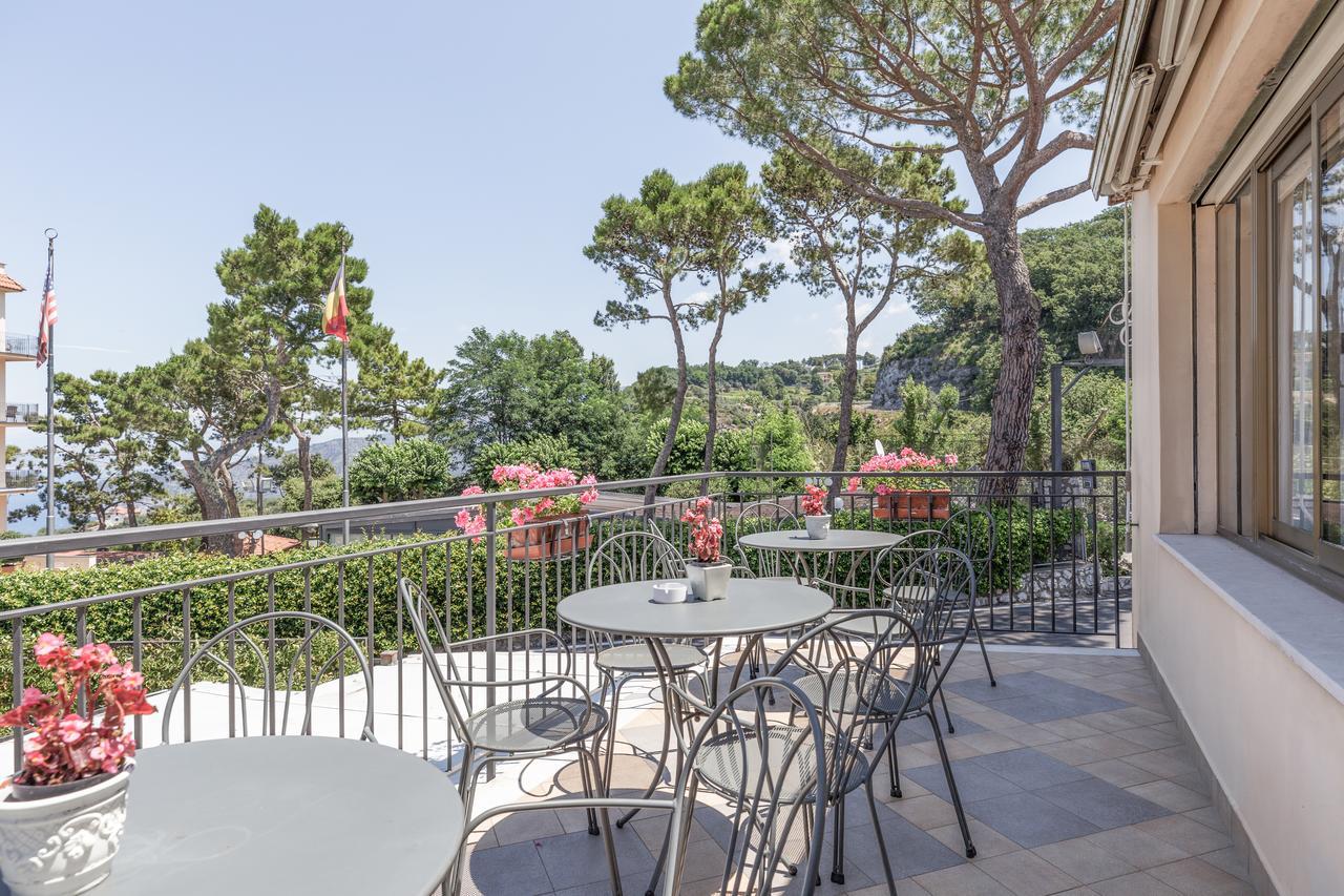 Hotel La Pergoletta サンタガータ・スイ・ドゥエ・ゴルフィ エクステリア 写真