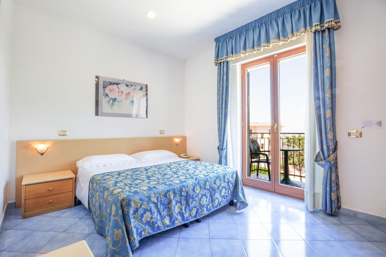 Hotel La Pergoletta サンタガータ・スイ・ドゥエ・ゴルフィ エクステリア 写真