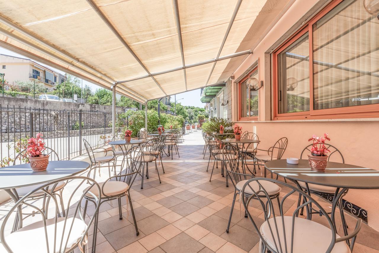 Hotel La Pergoletta サンタガータ・スイ・ドゥエ・ゴルフィ エクステリア 写真