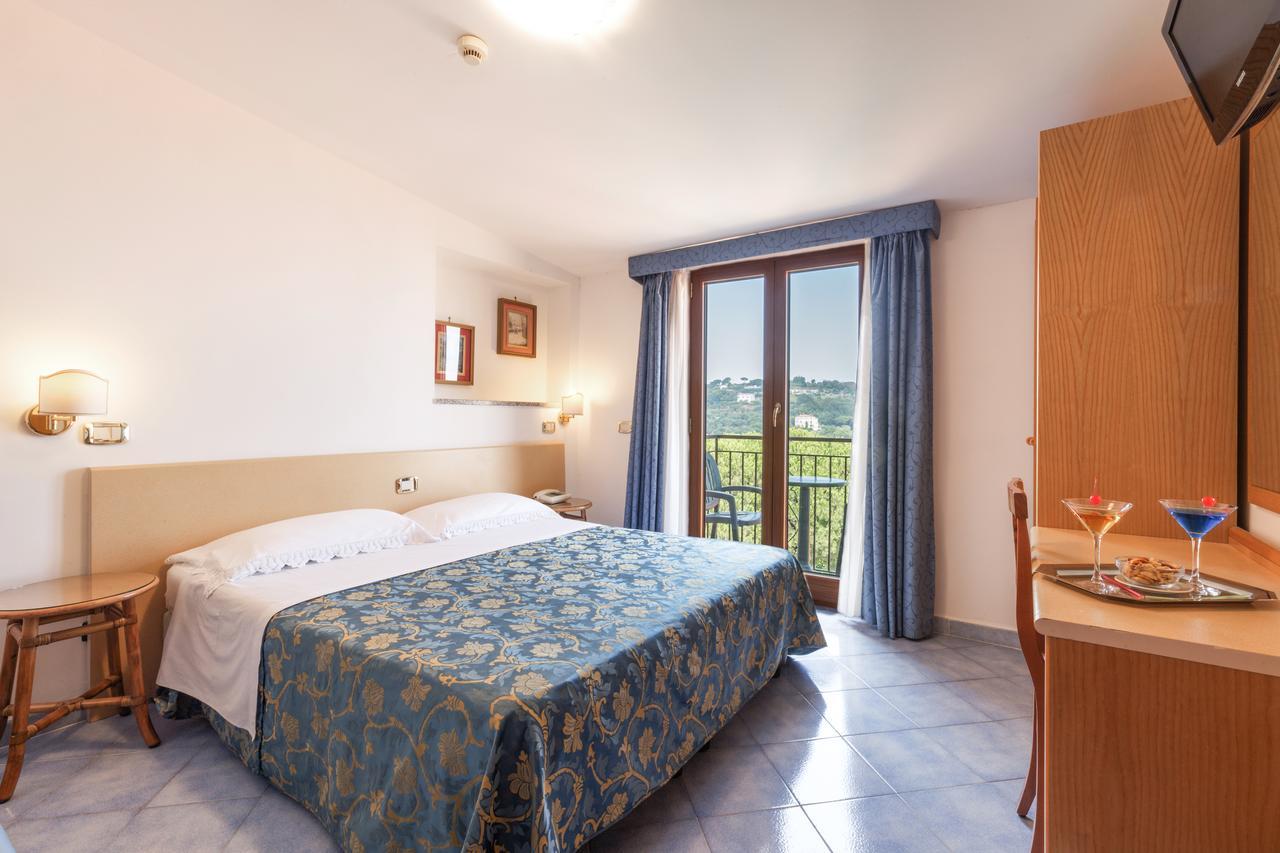 Hotel La Pergoletta サンタガータ・スイ・ドゥエ・ゴルフィ エクステリア 写真