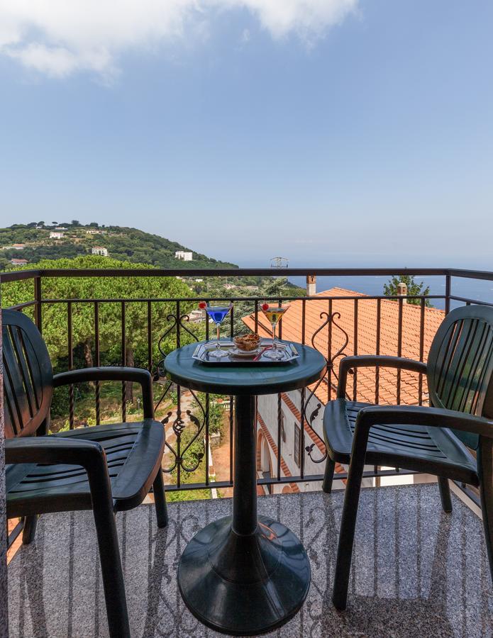 Hotel La Pergoletta サンタガータ・スイ・ドゥエ・ゴルフィ エクステリア 写真