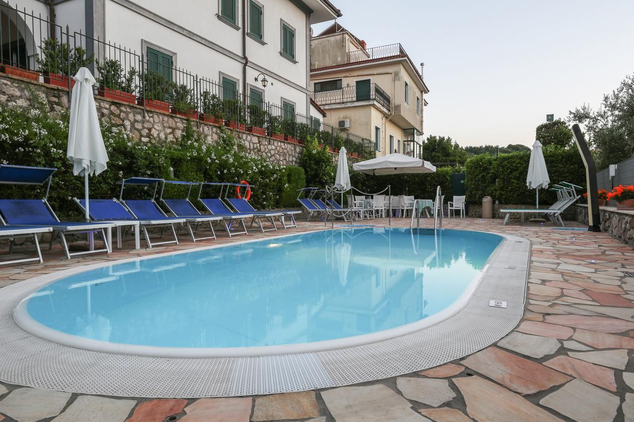 Hotel La Pergoletta サンタガータ・スイ・ドゥエ・ゴルフィ エクステリア 写真