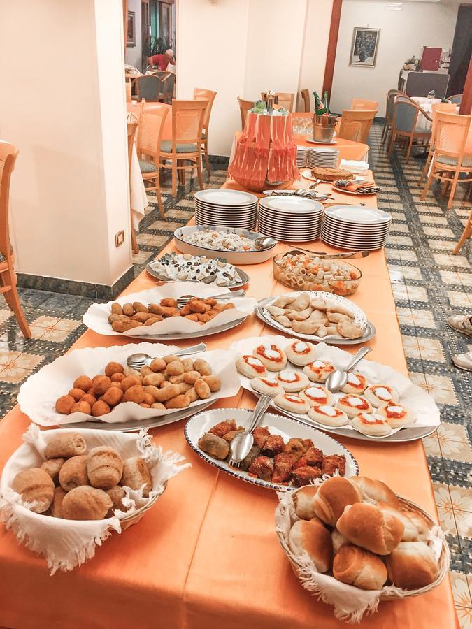 Hotel La Pergoletta サンタガータ・スイ・ドゥエ・ゴルフィ エクステリア 写真